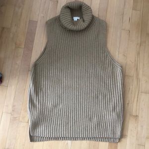 H&M turtleneck sweater vest. No tags never worn.